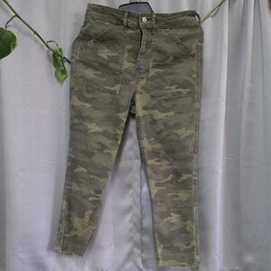 GAP Women's High Rise Camouflage Ankle Jeans